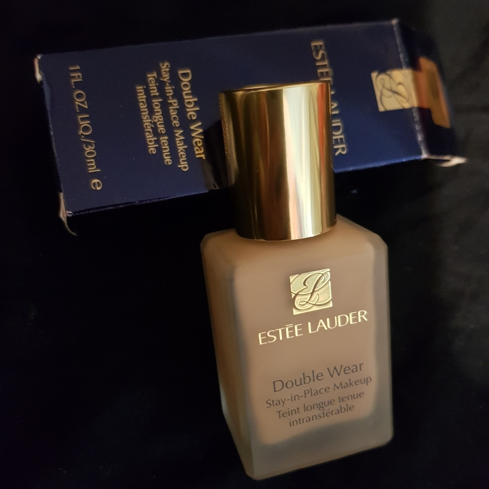Estee Lauder foundation Dawn 2W1
